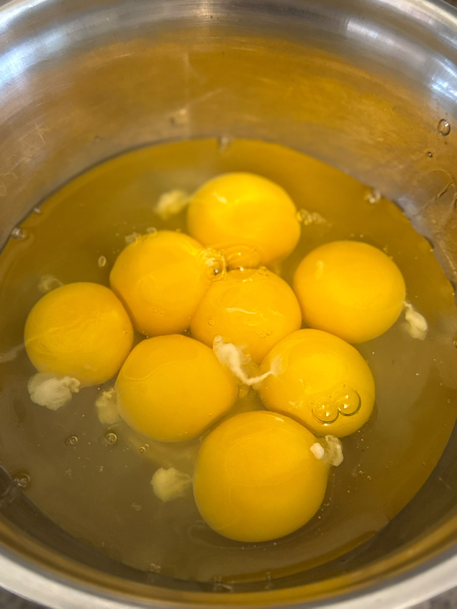 The base of the sauce: 4 whole eggs plus 4 extra yolks, ready to be whisked with the cheese and pepper.